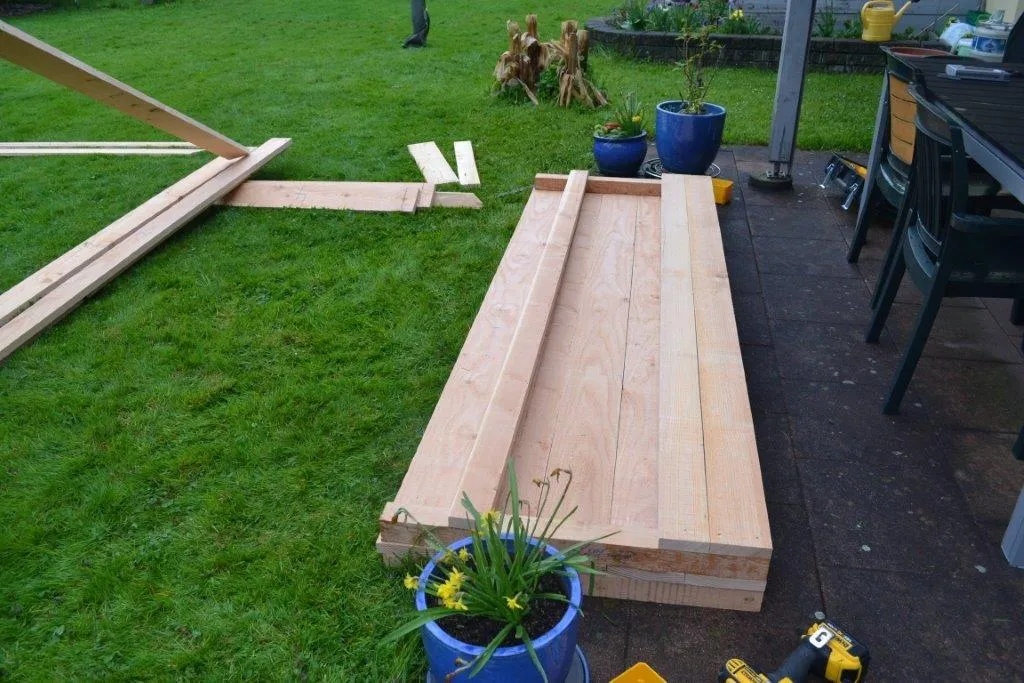 Montage des Hochbeets
