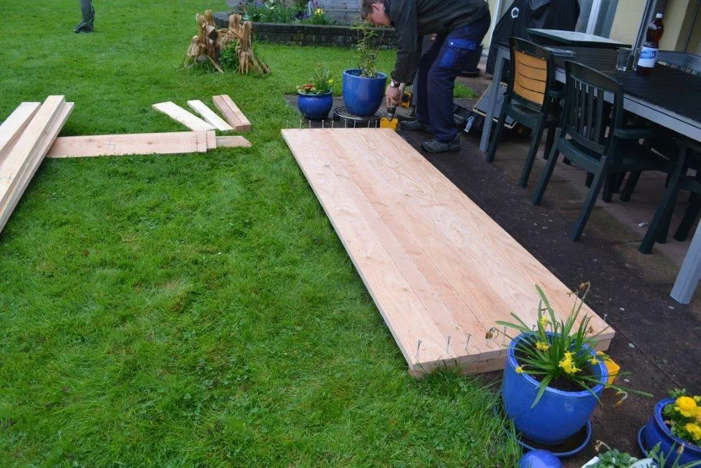 Montage des Hochbeets